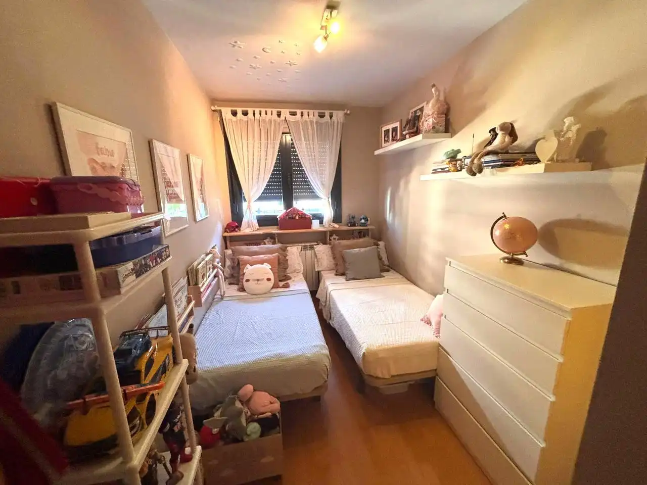 Bedroom of Flat for rent in Madrid  with Air Conditioner, Storage room and Furnished