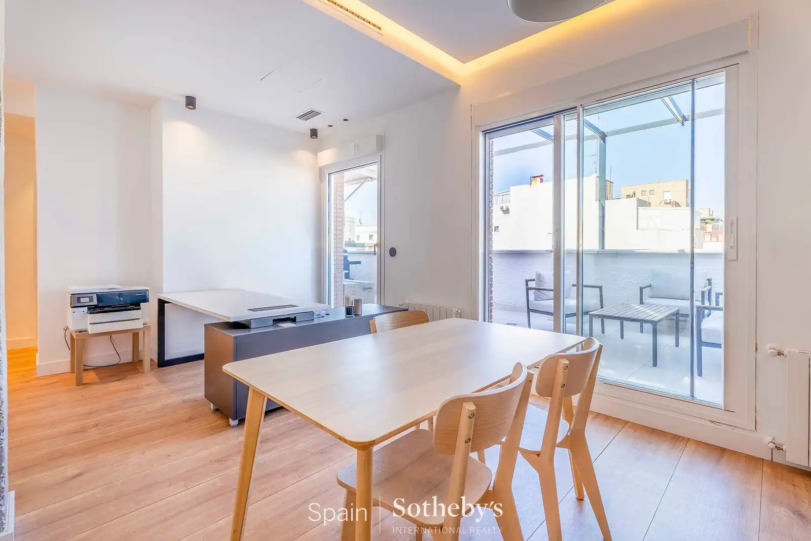 Menjador de Apartament en venda en Madrid amb Aire condicionat, Calefacció i Terrassa