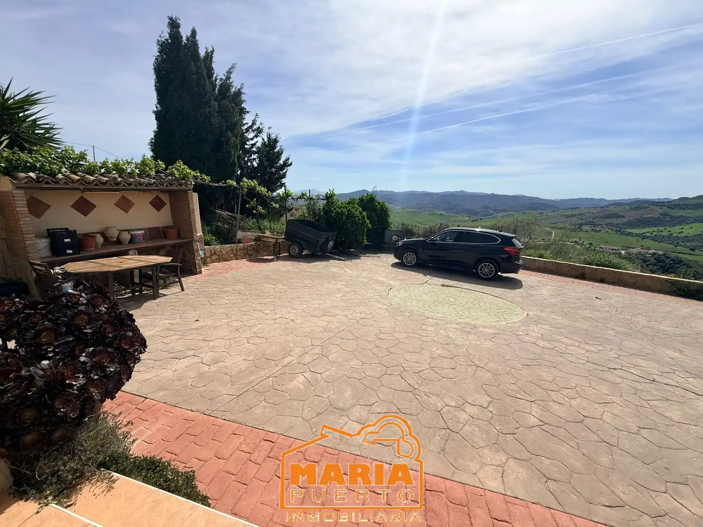 Parking of Country homes for sale in Villanueva de la Concepción