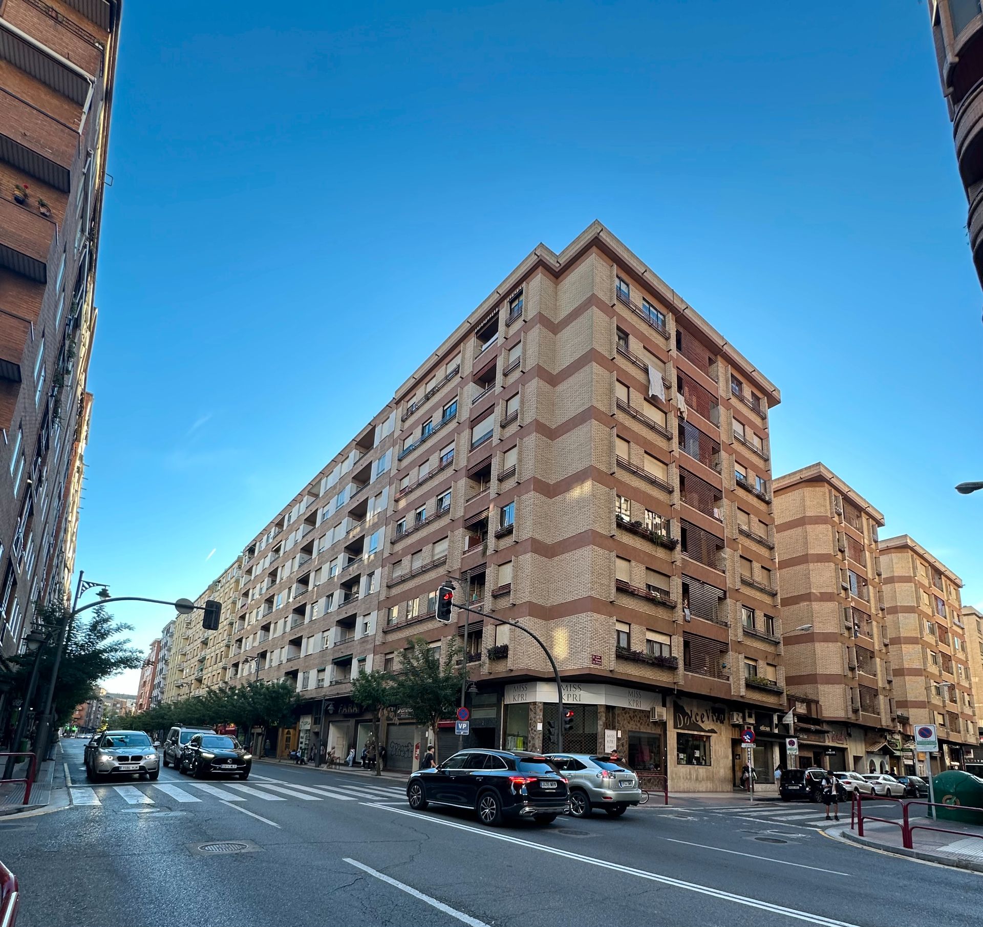 Vista exterior de Pis en venda en  Logroño amb Calefacció, Moblat i Balcó