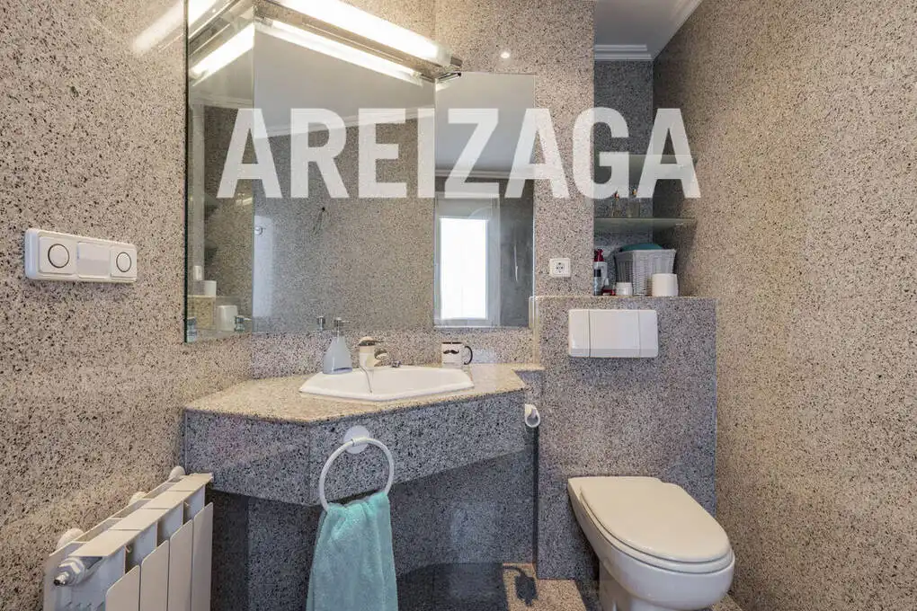 Bany de Casa o xalet en venda en Donostia - San Sebastián  amb Aire condicionat, Calefacció i Terrassa