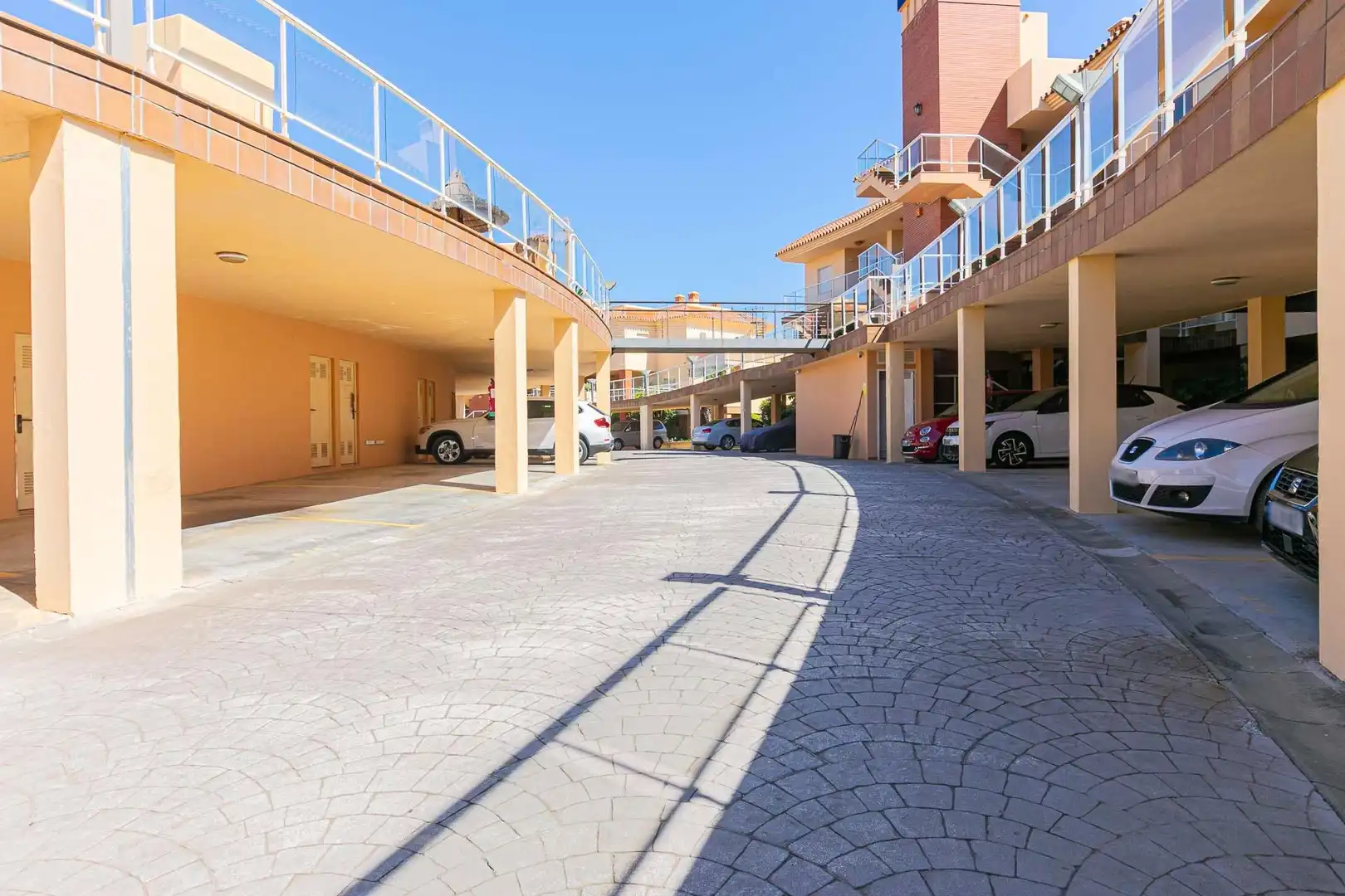 Aparcament de Planta baixa en venda en Mijas amb Aire condicionat, Jardí privat i Terrassa