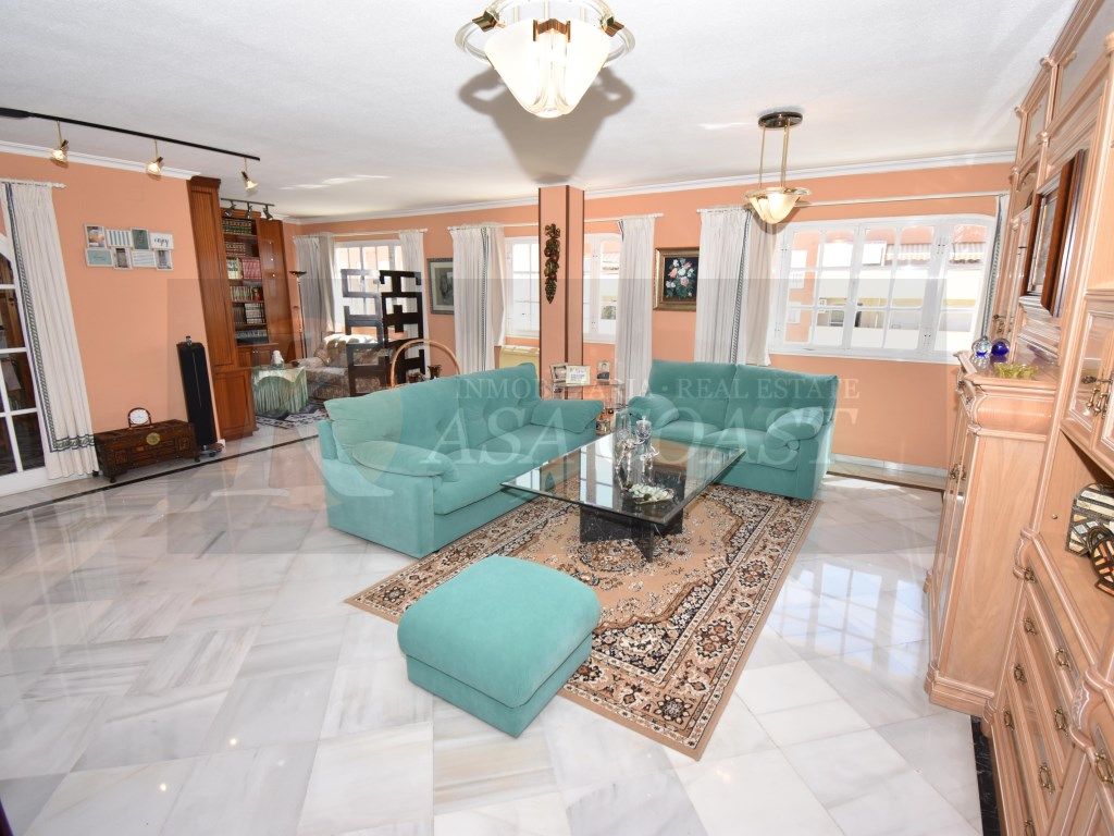 Sala d'estar de Àtic en venda en Fuengirola amb Aire condicionat, Jardí privat i Terrassa