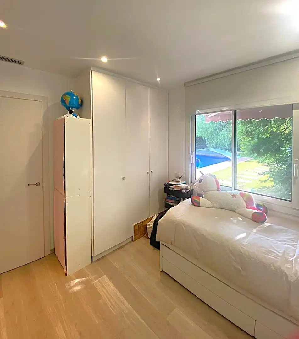 Schlafzimmer von Haus oder Chalet zum Verkauf in Sant Vicenç de Montalt mit Klimaanlage, Heizung und Privatgarten