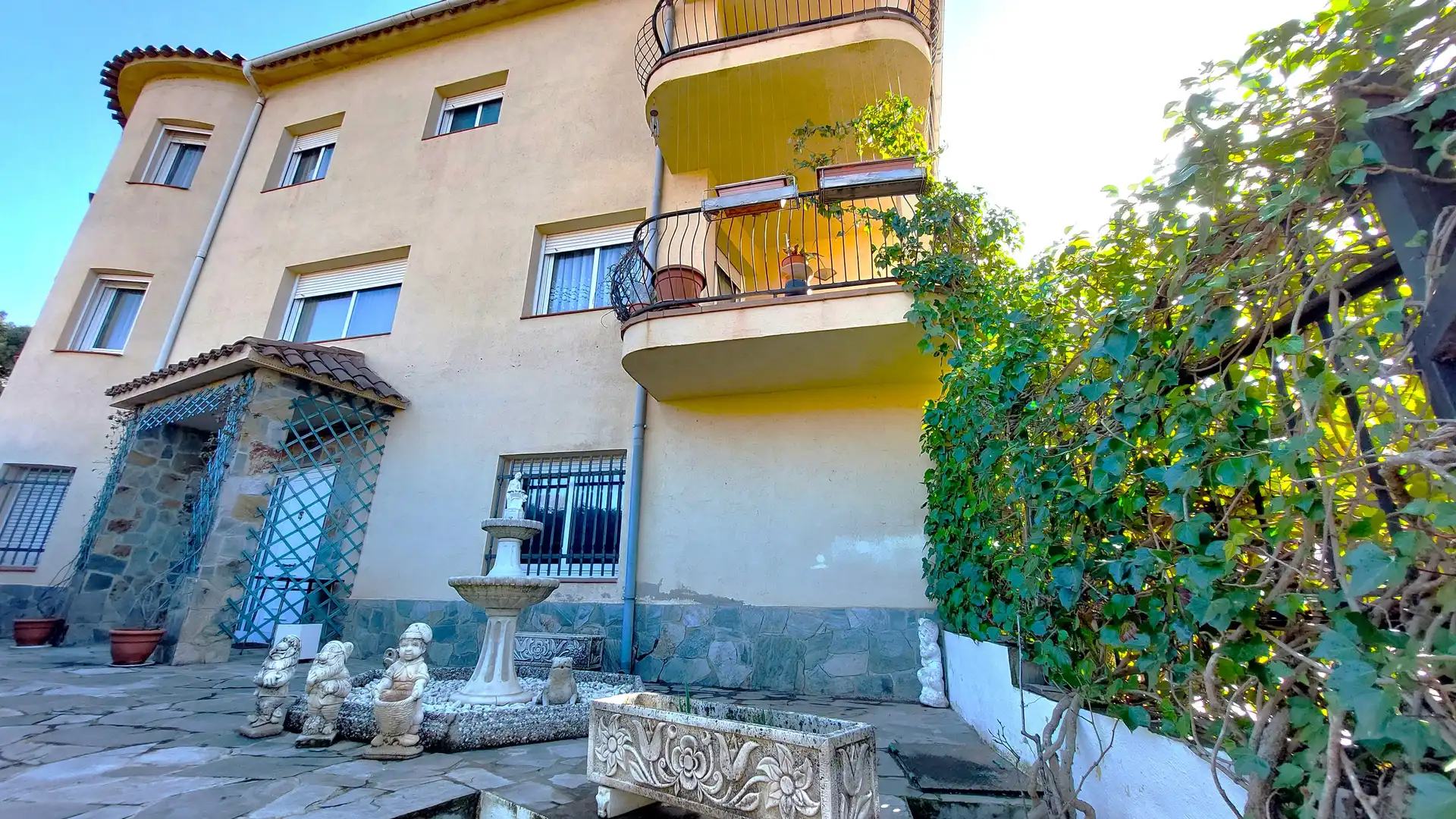 Detached homes for sale in Sant Llorenç Savall