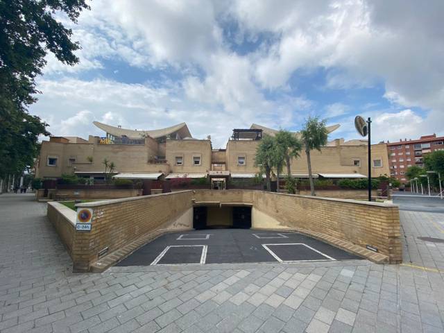 Garaje en Venta en C/ Rosa Sensat en La Vila Olímpica del Poblenou