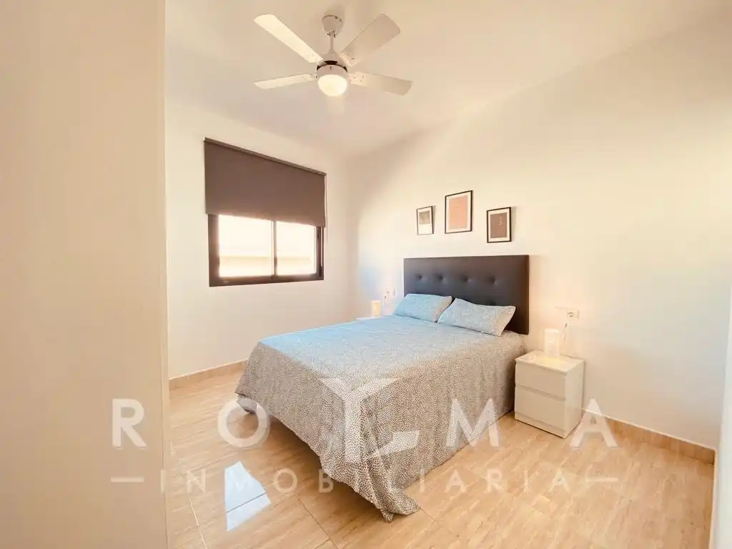 Schlafzimmer von Wohnung zur Miete in Dos Hermanas mit Klimaanlage, Abstellraum und Balkon