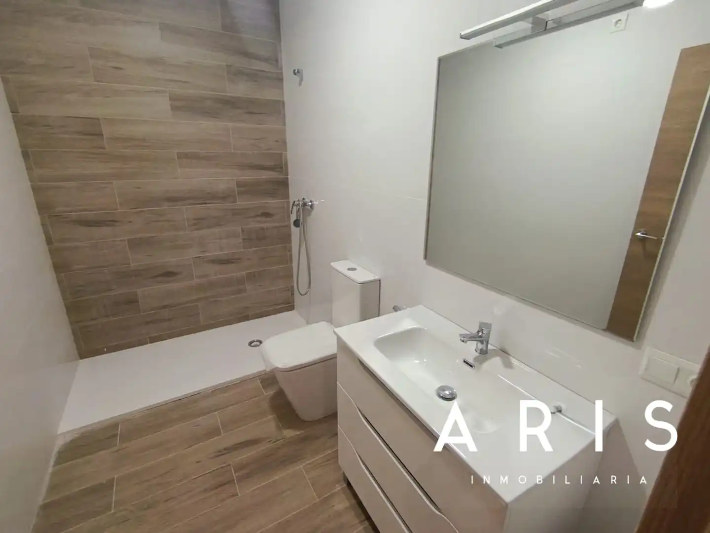 Badezimmer von Geschaftsraum zur Miete in Alhaurín de la Torre mit Klimaanlage