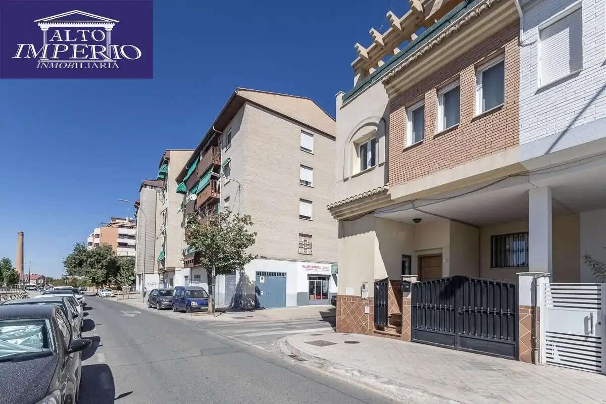 Vista exterior de Casa o chalet en venta en Granada con Calefacción y Terraza