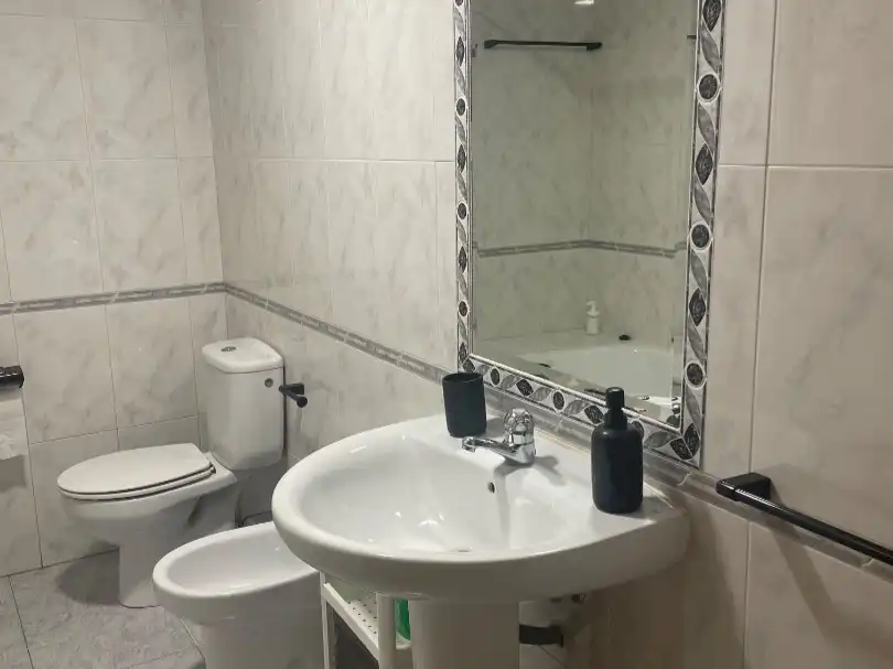 Bany de Pis de lloguer en Ribadeo amb Calefacció, Parquet i Moblat