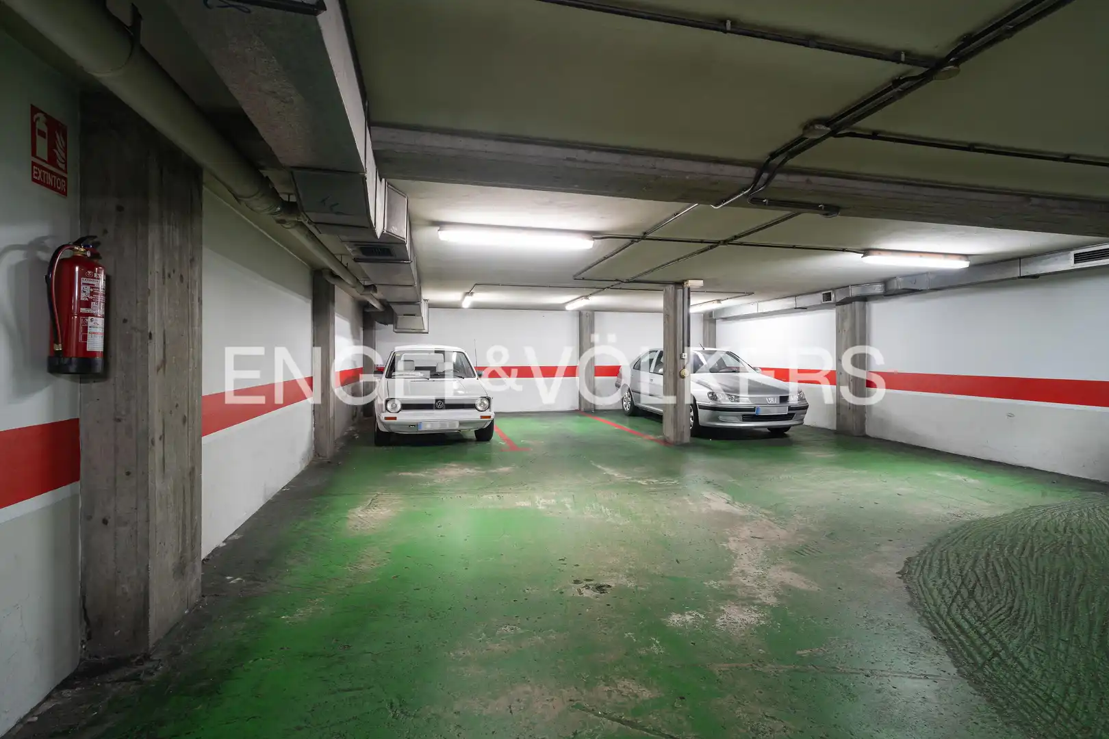 Aparcament de Dúplex en venda en A Coruña Capital  amb Calefacció, Parquet i Traster