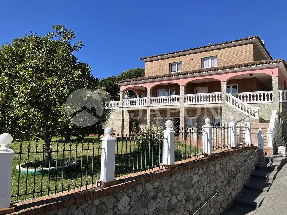 Jardí de Casa o xalet en venda en Badalona amb Calefacció, Jardí privat i Traster