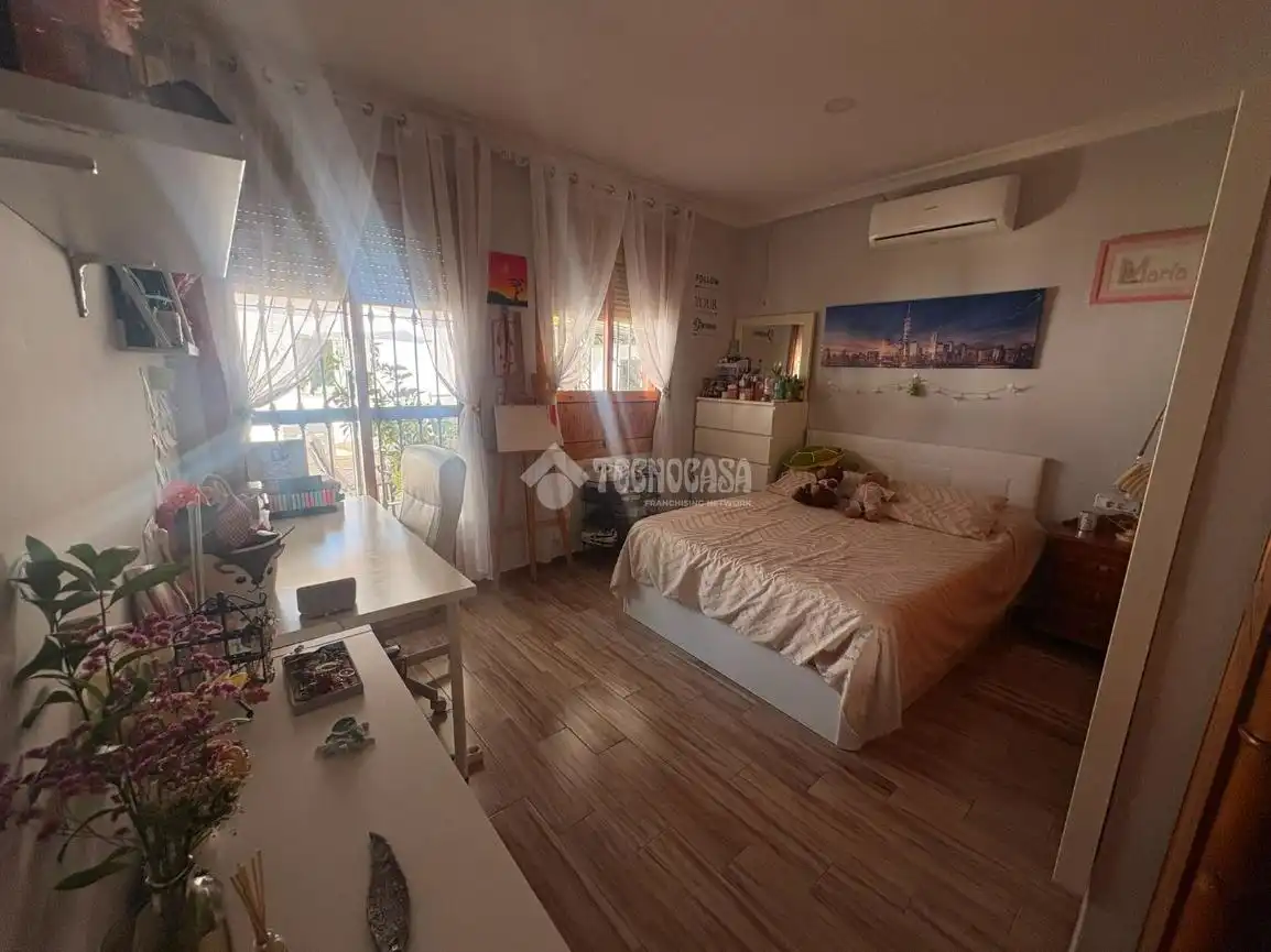 Dormitori de Casa o xalet en venda en Espartinas amb Aire condicionat, Piscina i Piscina comunitària