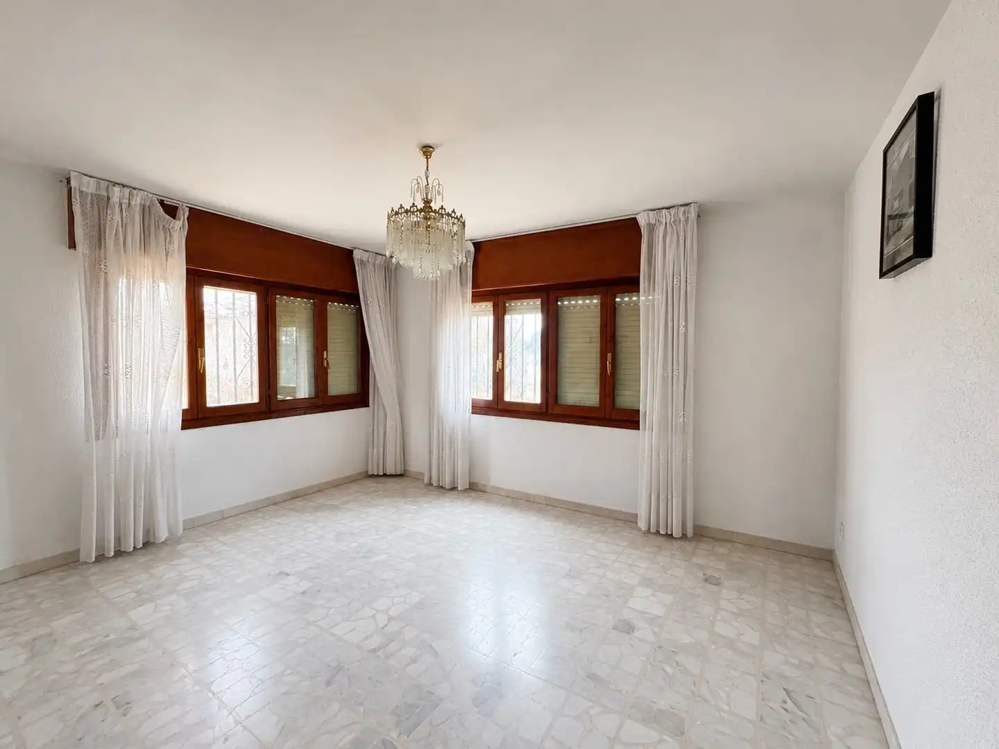 Sala d'estar de Casa o xalet en venda en San Torcuato amb Calefacció i Jardí privat