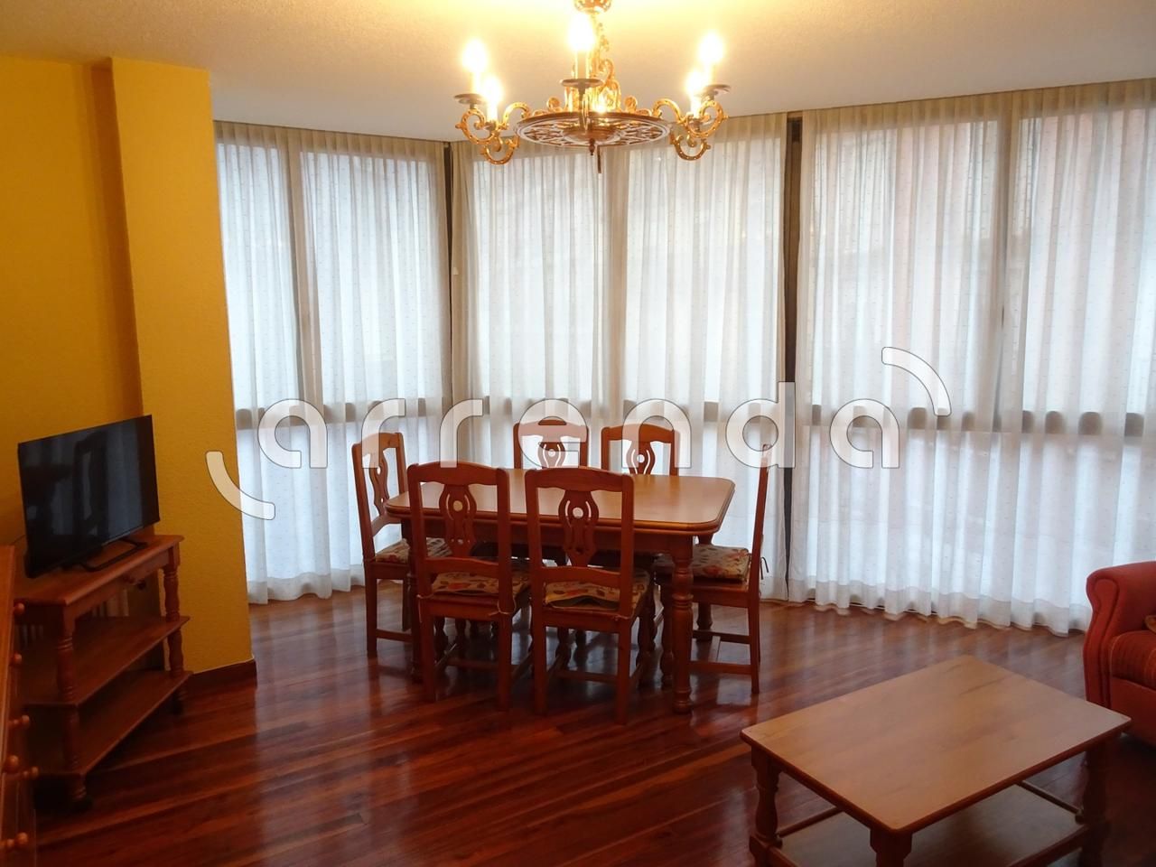 Menjador de Pis de lloguer en Santander amb Calefacció, Parquet i Moblat