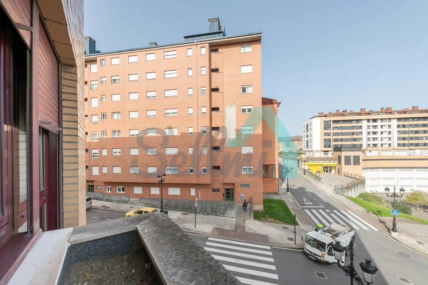 Vista exterior de Piso en venta en Oviedo  con Calefacción, Parquet y Trastero