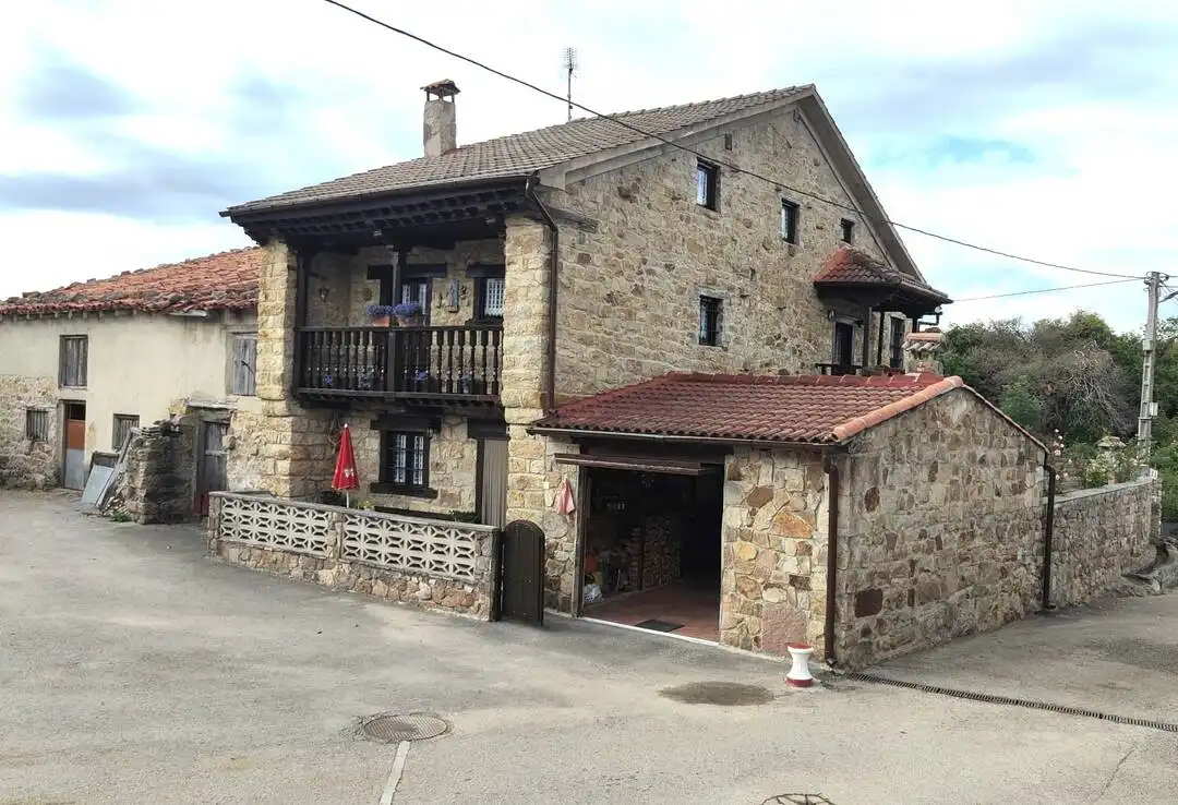 Vista exterior de Casa o xalet en venda en Los Tojos  amb Calefacció i Moblat