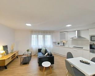 Sala d'estar de Apartament de lloguer en Gijón  amb Calefacció, Moblat i Forn