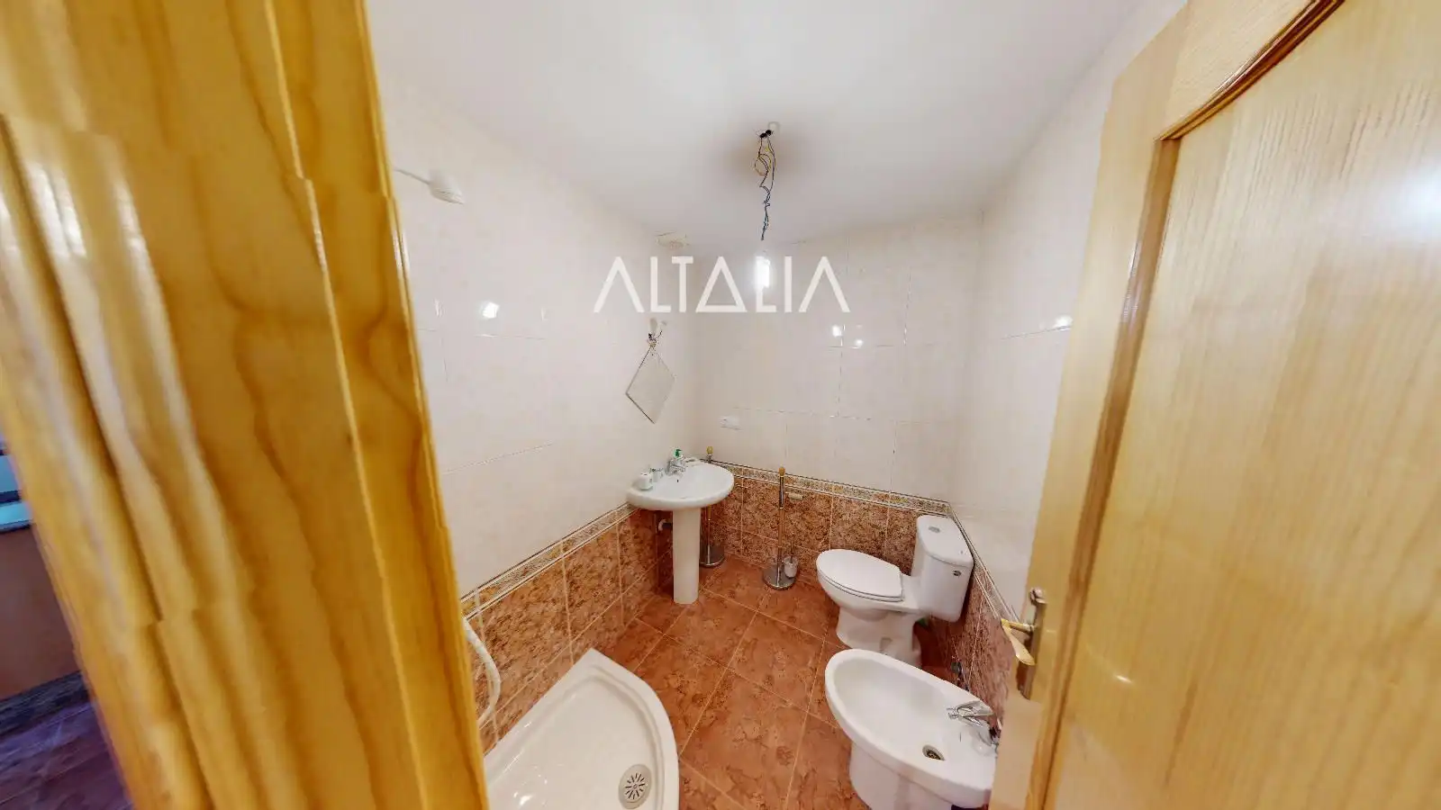 Bathroom of Houses for sale in Cervera del Llano
