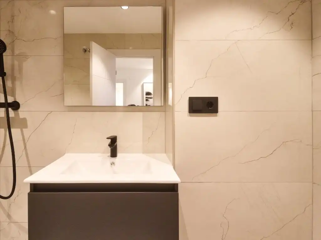 Badezimmer von Wohnung zum Verkauf in Fuengirola mit Klimaanlage, Terrasse und Ofen