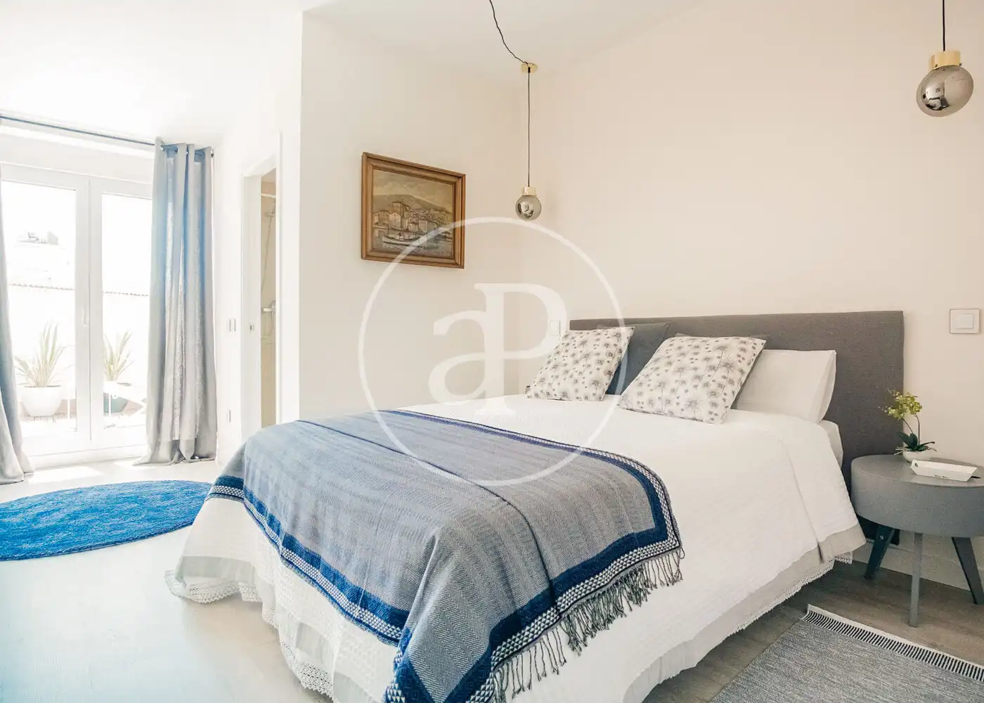 Attic for rent in C. de los Caños del Peral, Palacio