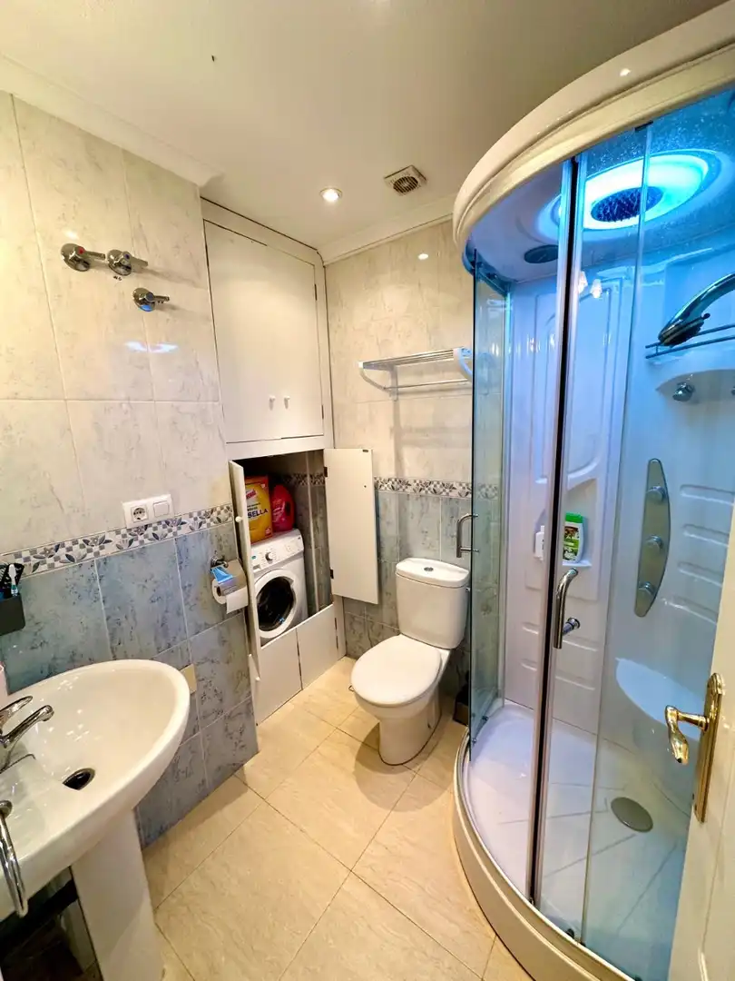 Baño de Apartamento de alquiler en Daya Nueva con Aire acondicionado, Piscina y Amueblado