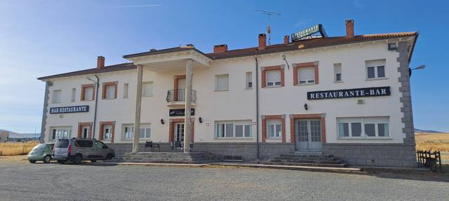 Edificio en Alquiler en N-6, 86 en Villacastín