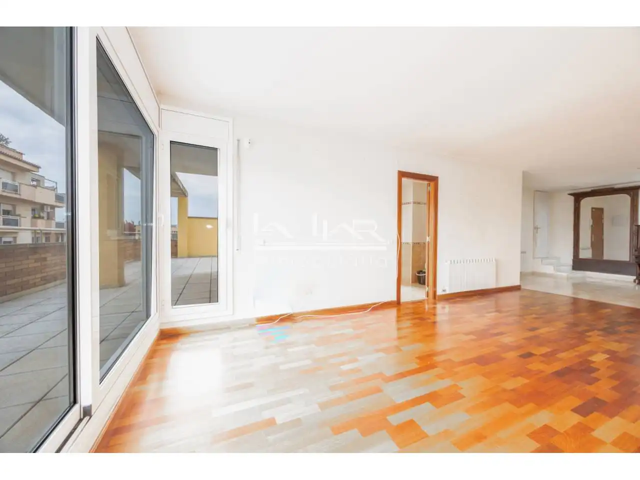 Vista exterior de Ático en venta en Vic con Calefacción, Terraza y Trastero