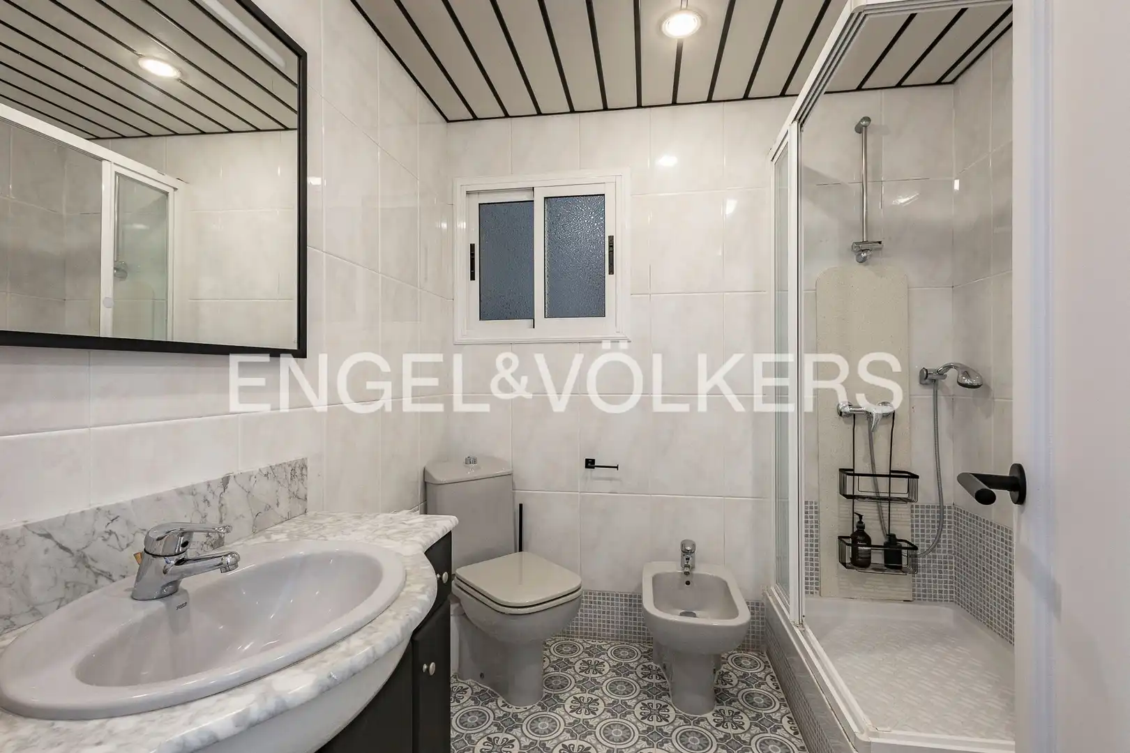 Bathroom of Flat for sale in Barcelona  with Heating
