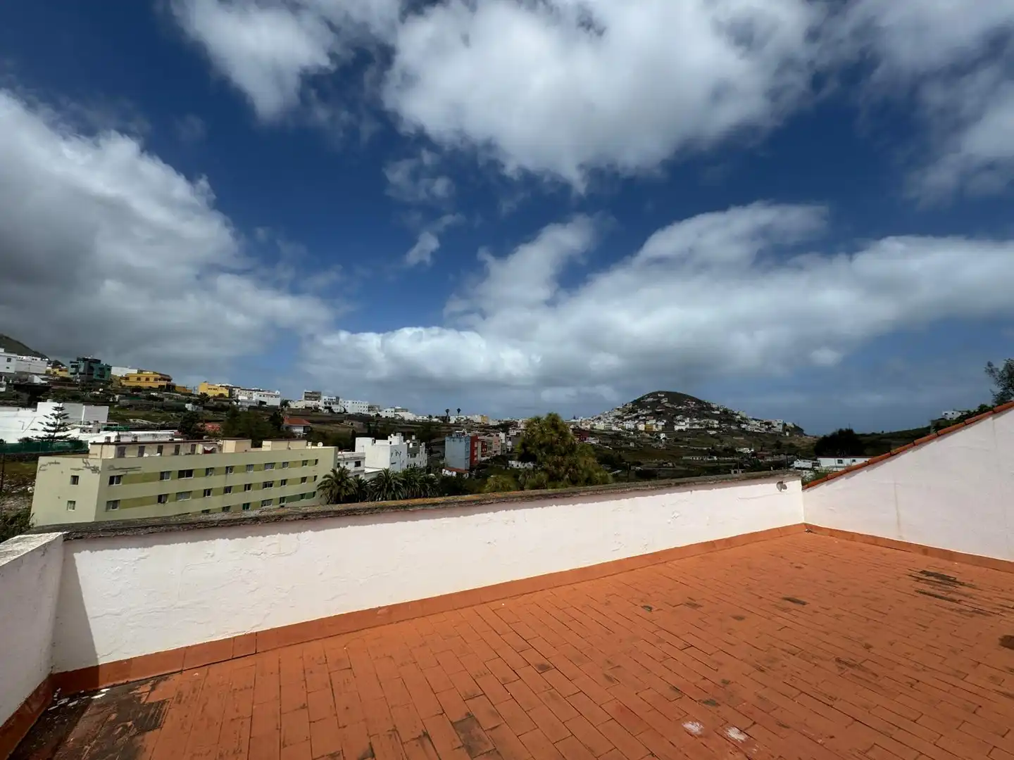 Vista exterior de Casa o chalet en venta en Arucas con Terraza, Amueblado y Balcón