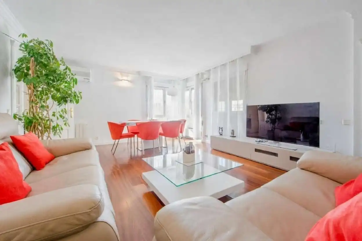 Sala de estar de Casa adosada en venta en Alcobendas con Aire acondicionado, Calefacción y Jardín privado
