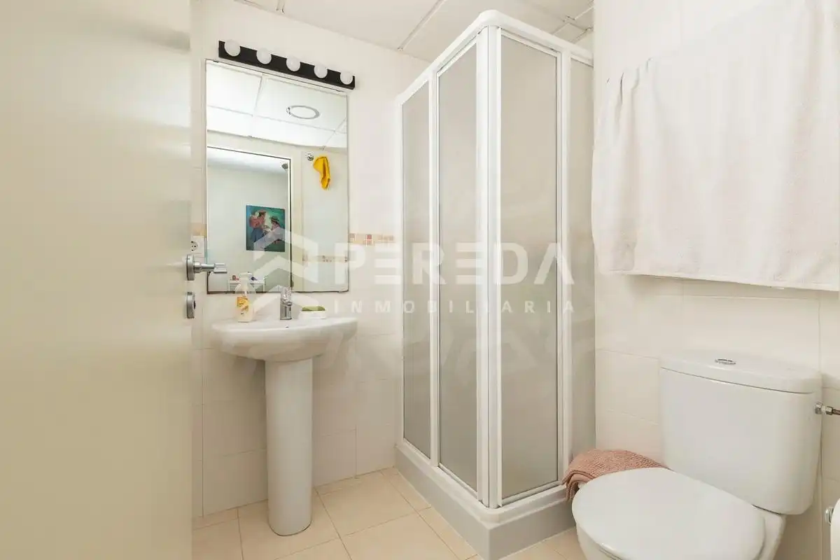 Badezimmer von Wohnung zum Verkauf in Roquetas de Mar mit Klimaanlage, Privatgarten und Terrasse