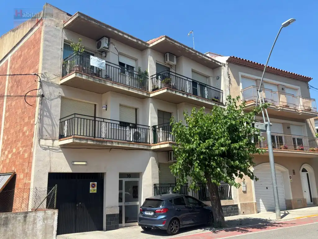 Exterior view of Flat for sale in La Bisbal del Penedès  with Air Conditioner and Oven