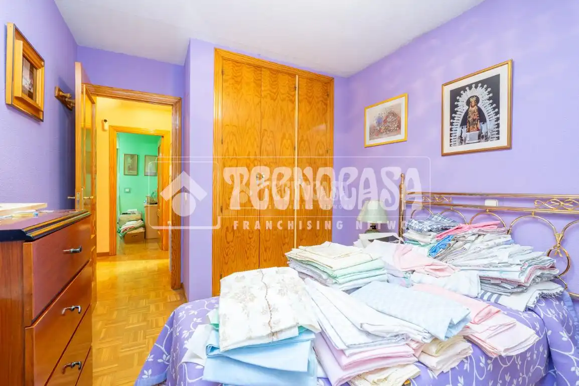 Habitación de Casa adosada en venta en Colmenar Viejo con Calefacción, Jardín privado y Terraza