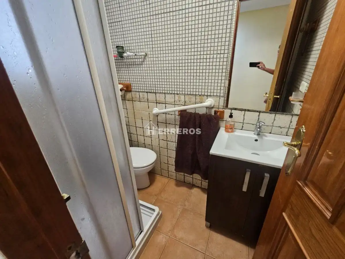 Bathroom of Flat for sale in  Logroño  with Heating, Parquet flooring and Furnished
