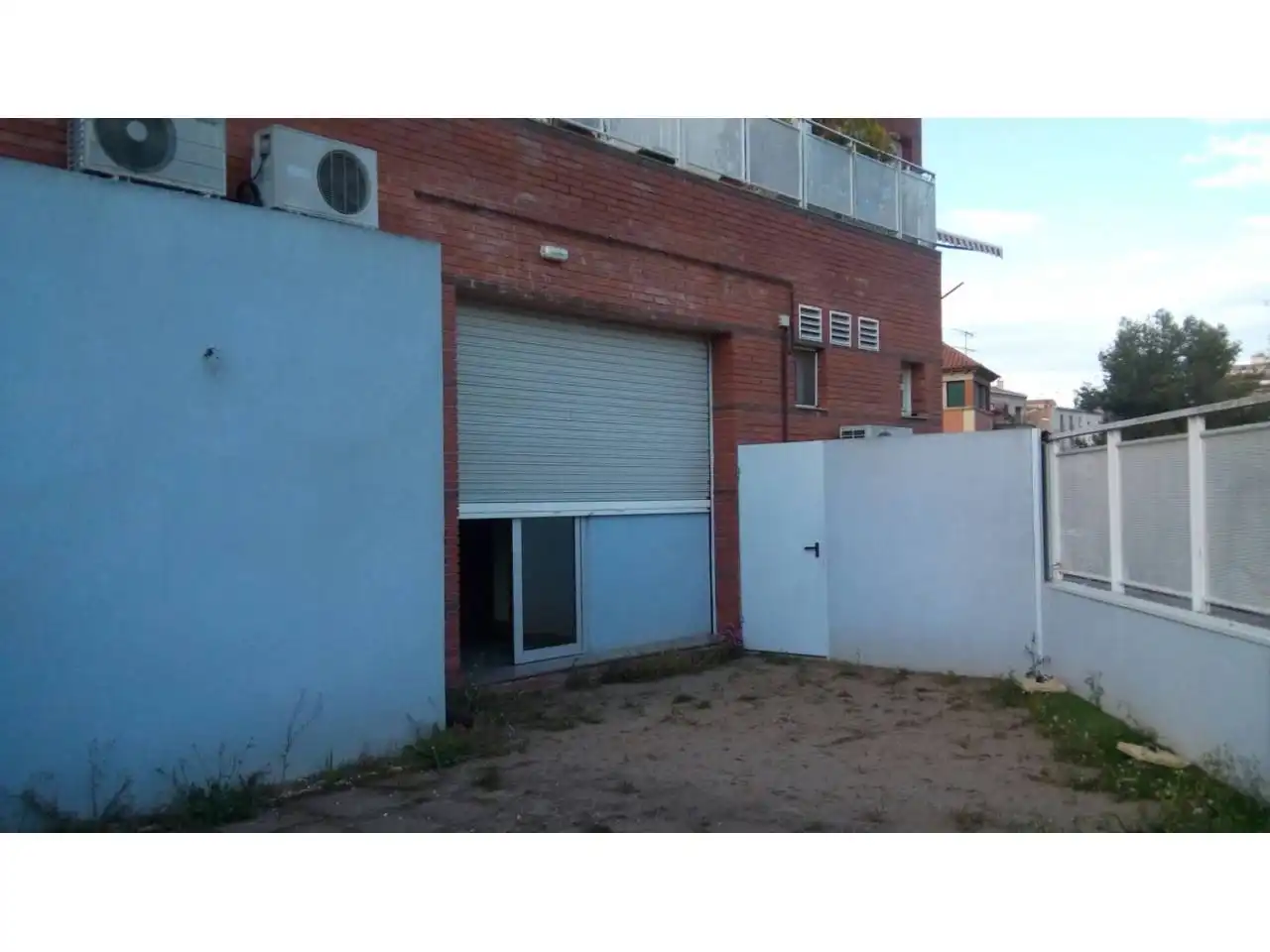Vista exterior de Local de lloguer en Cervera amb Aire condicionat i Alarma