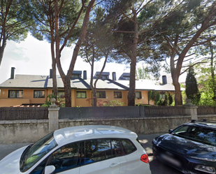 Vista exterior de Casa adosada en venda en Torrelodones amb Piscina