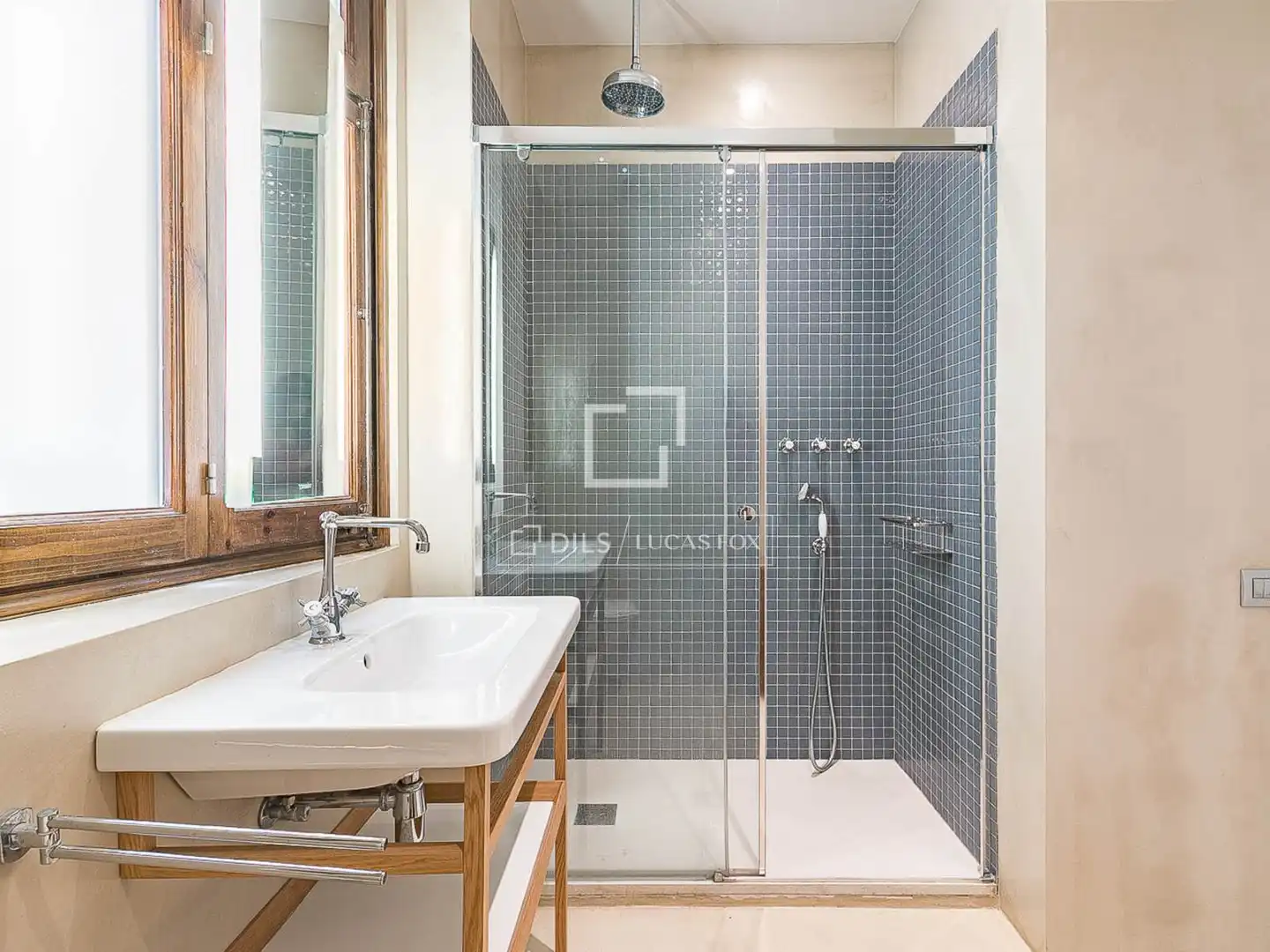 Badezimmer von Wohnung zum Verkauf in Barcelona mit Klimaanlage, Heizung und Möbliert