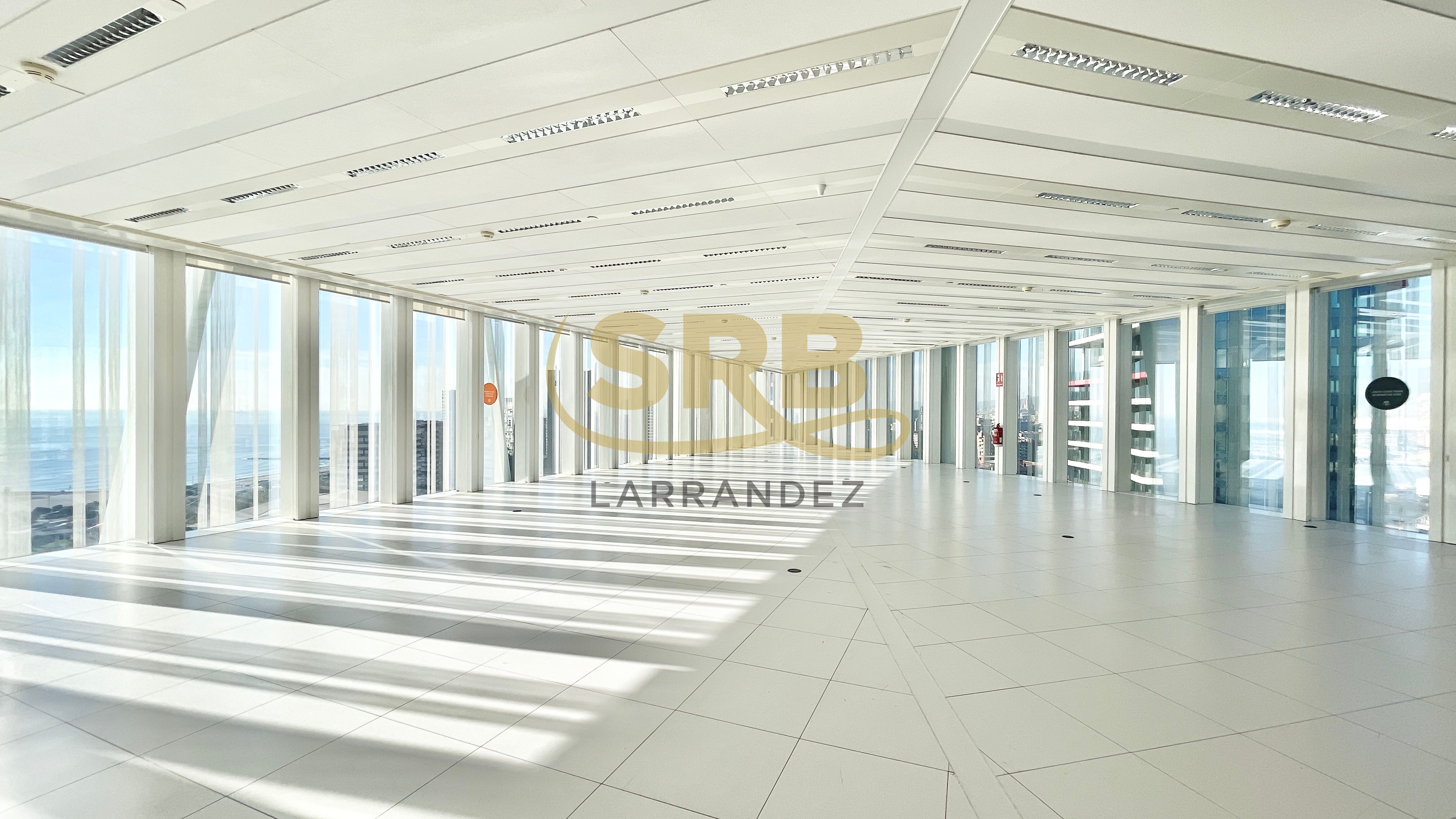 Oficina de alquiler en Plaça d'Ernest Lluch i Martin, El Besós i el Maresme