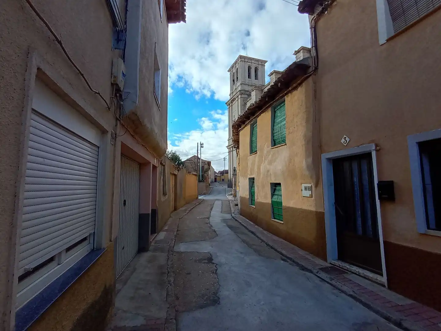 Vista exterior de Casa adosada en venta en Medina de Rioseco, Valladolid