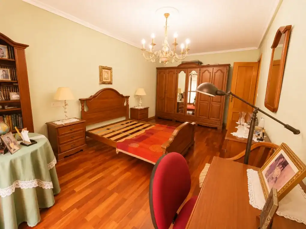 Habitación de Apartamento en venta en Cabrales con Calefacción y Amueblado