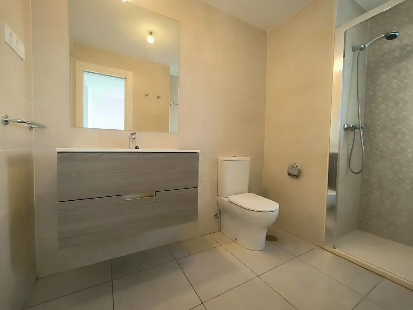 Bathroom of Attic for rent in Marbella  with Air Conditioner, Terrace and Swimming Pool