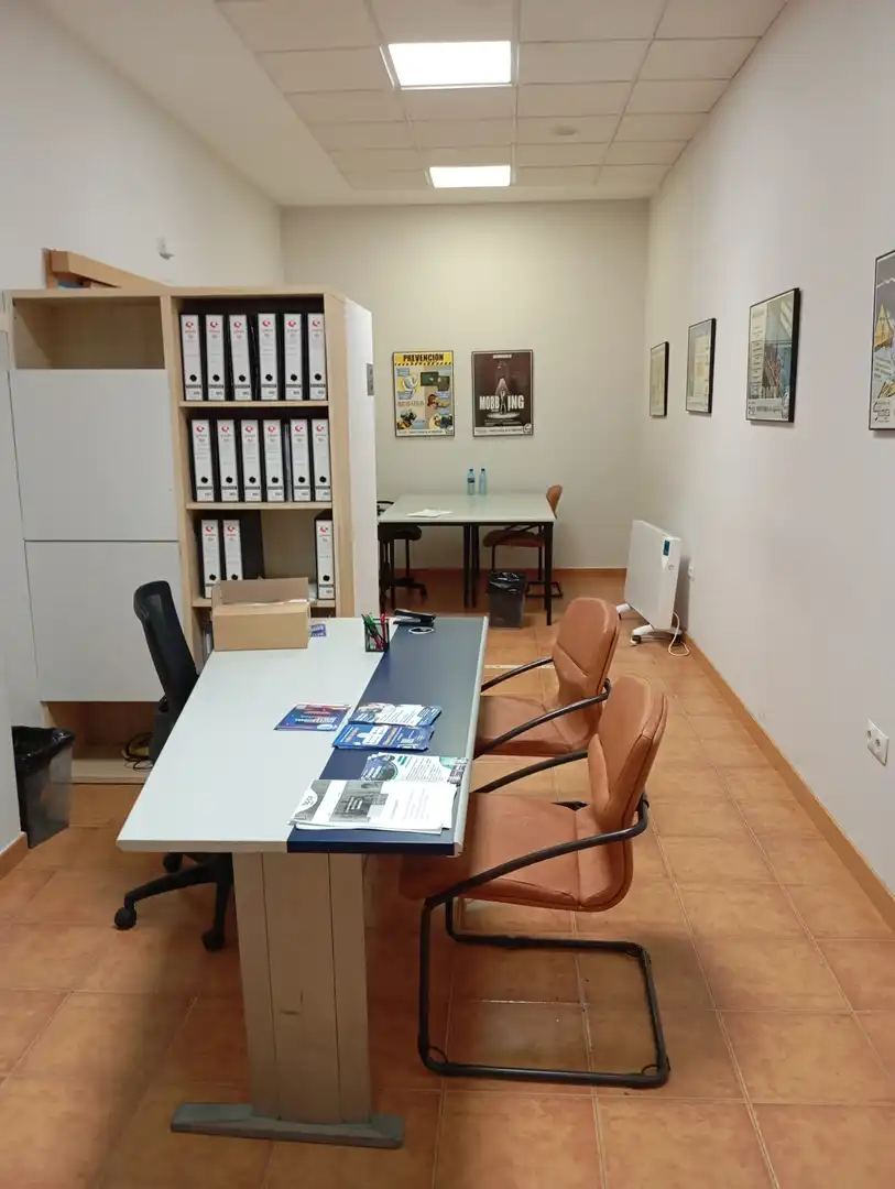 Oficina de alquiler en Oviedo  con Calefacción