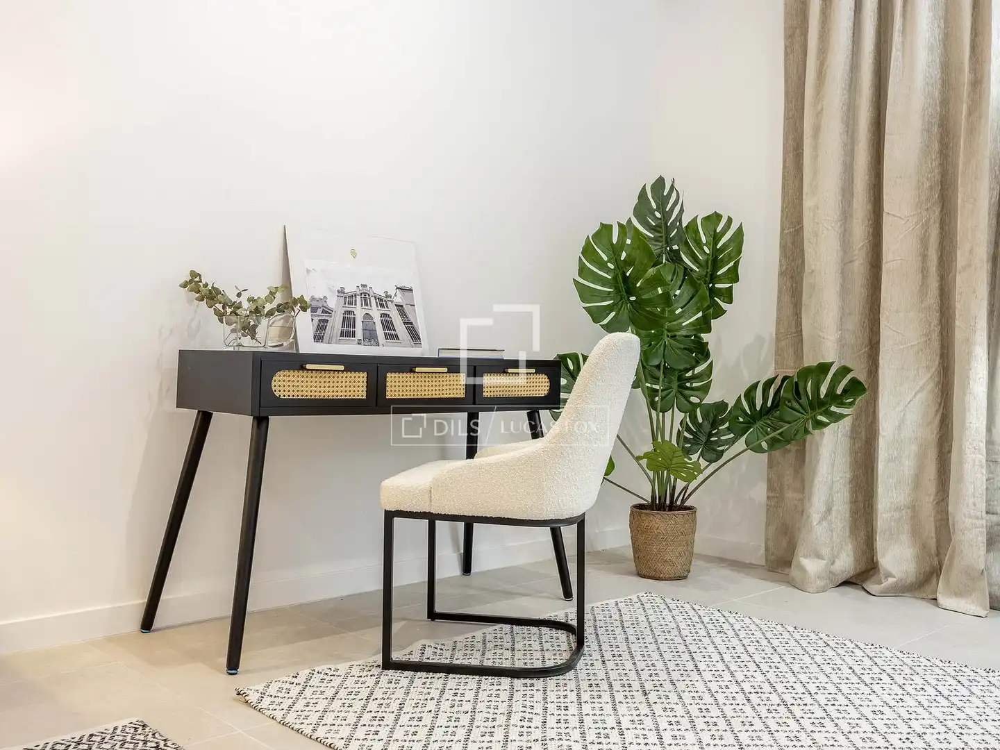 Bedroom of Flat for sale in Valencia  with Air Conditioner, Heating and Terrace