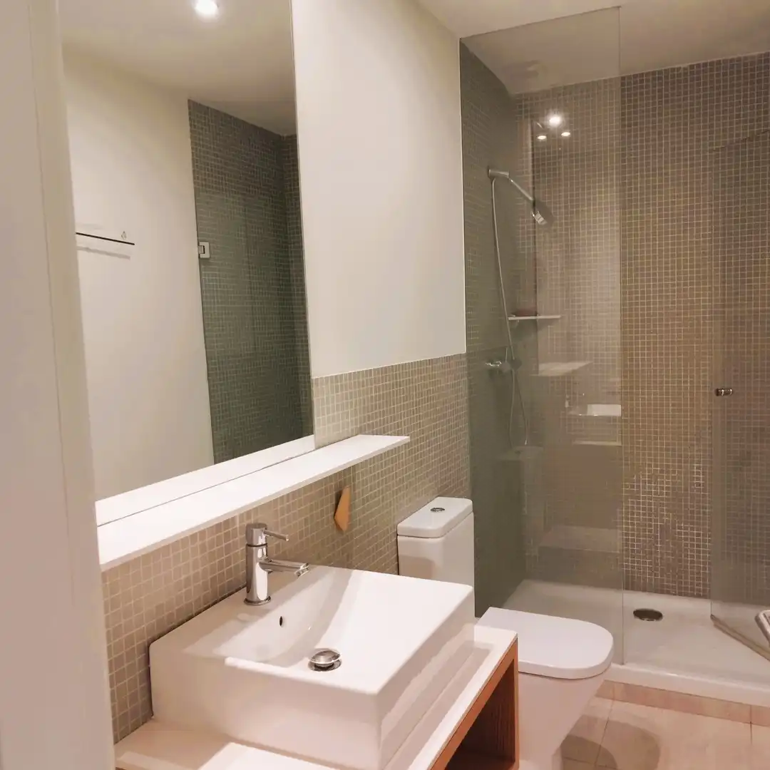 Bathroom of Flat for rent in Barcelona  with Air Conditioner, Heating and Furnished