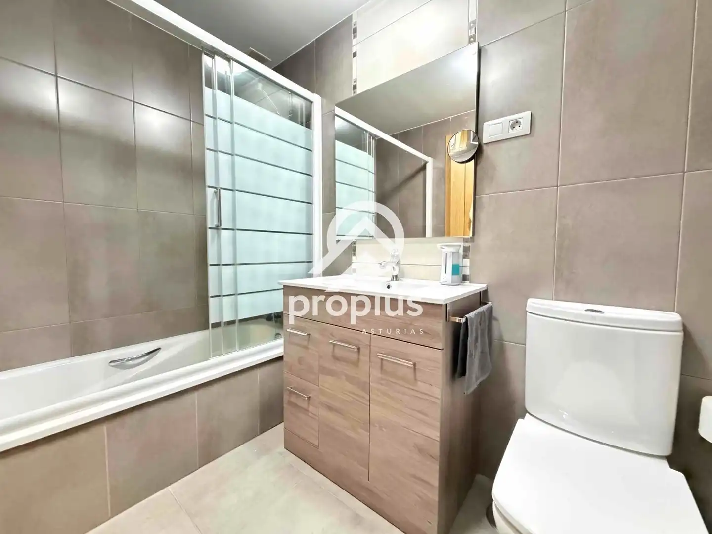 Bathroom of Flat for sale in Llanes  with Heating, Terrace and Storage room