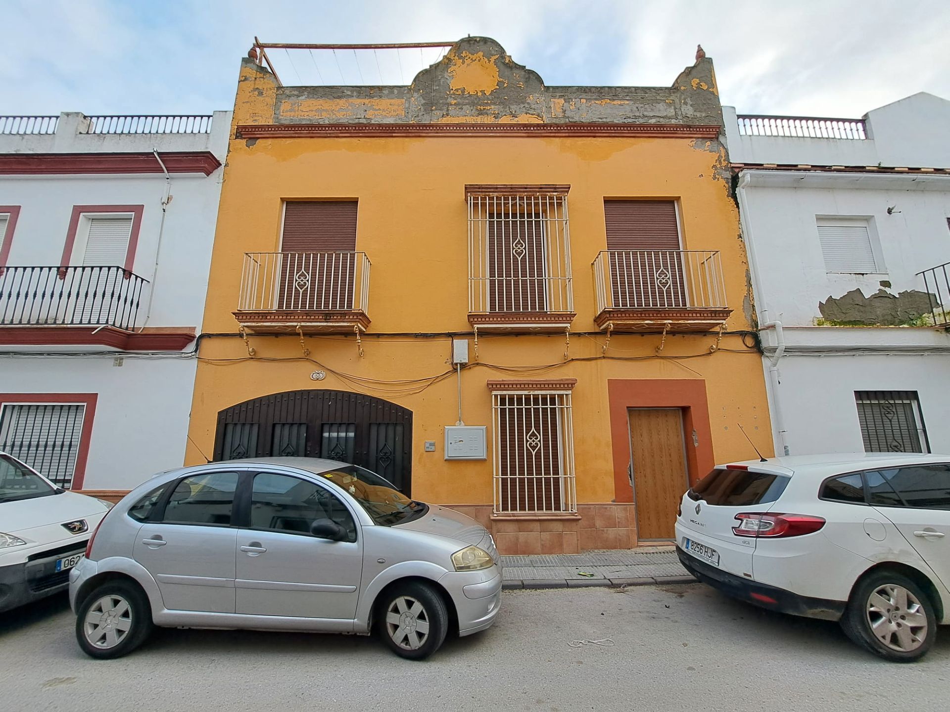 Vista exterior de Casa adosada en venta en Los Palacios y Villafranca con Terraza