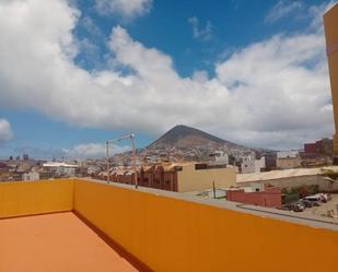 Vista exterior de Casa o xalet de lloguer en Gáldar amb Terrassa