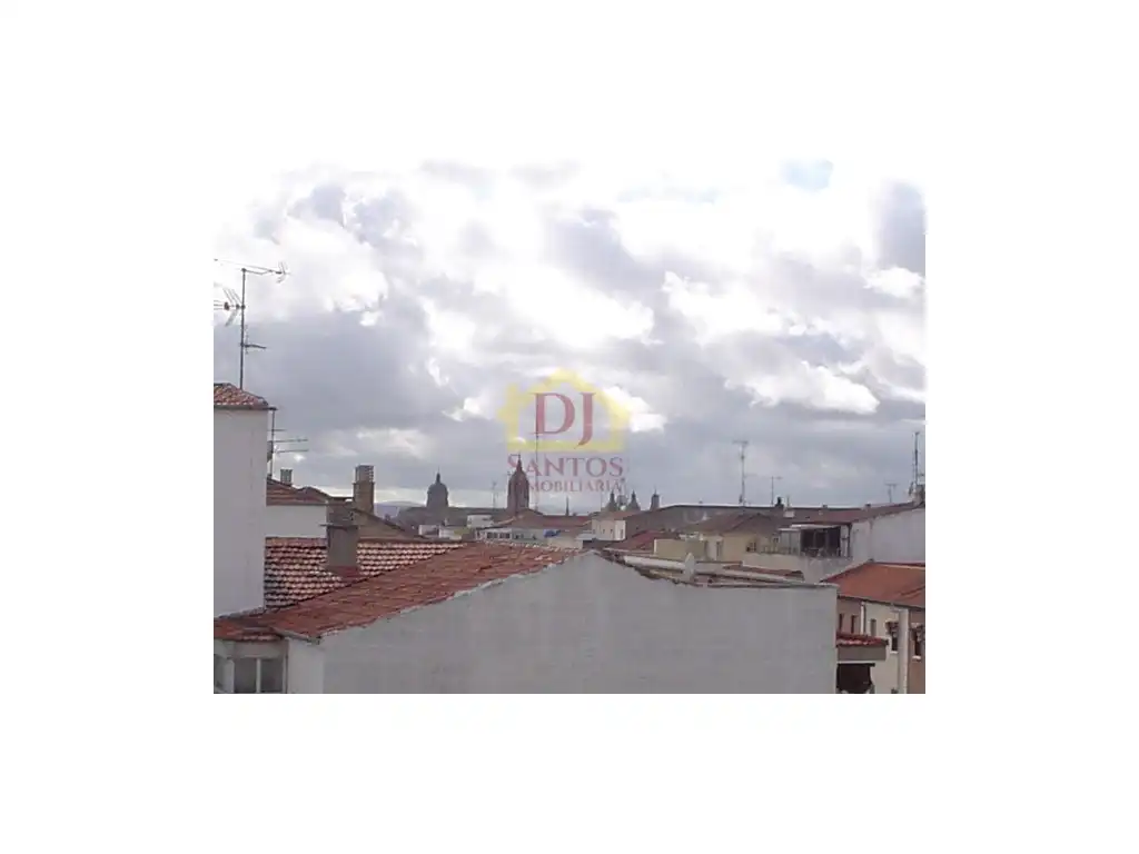 Dachboden zur Miete in Calle Maria Auxiliadora, Salesas