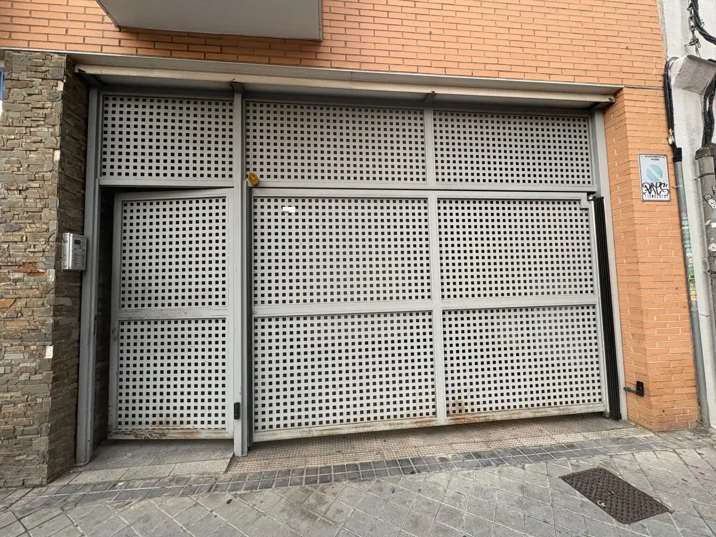 Vista exterior de Garaje en venta en Madrid